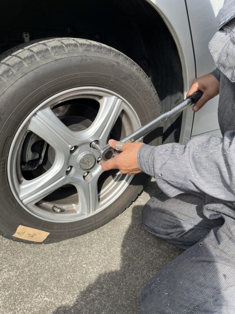 ホイールナット本締め